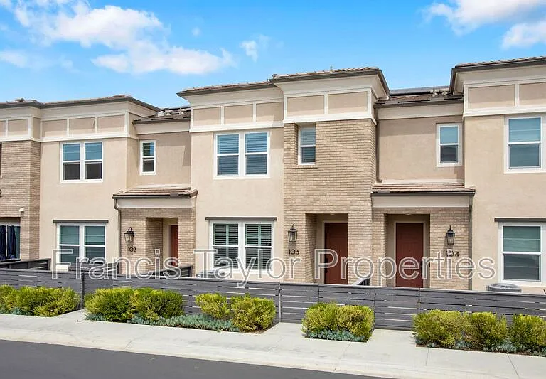 1212 Sunrise Vw #103 — Photo 1