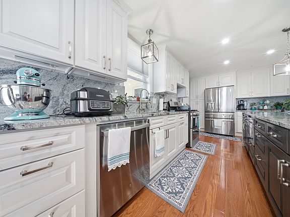 4th image of 26 Acacia St