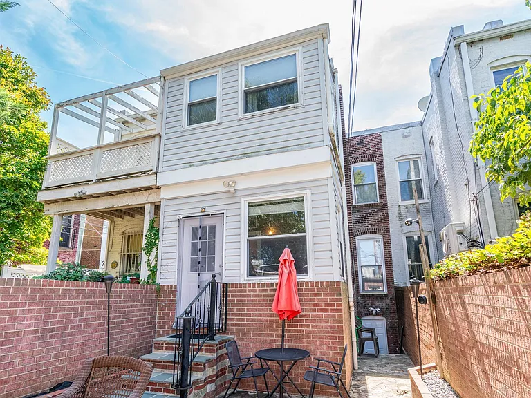 1016 G St SE — Photo 45