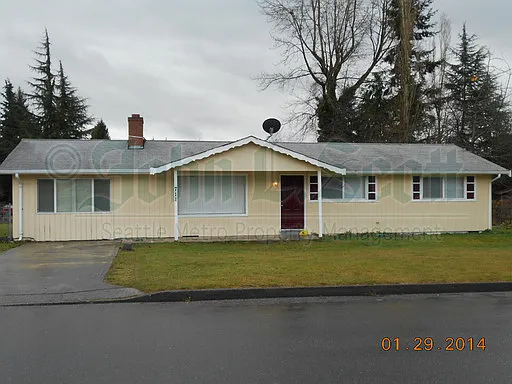 711 S 317th St photo 1