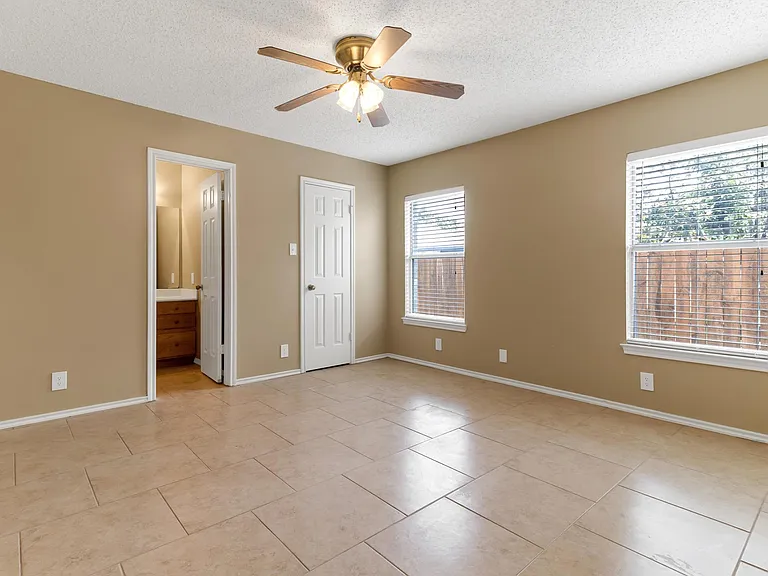 6315 Regency Ln — Photo 21