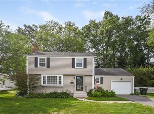 29 Greensview Dr, West Hartford, CT 06107
