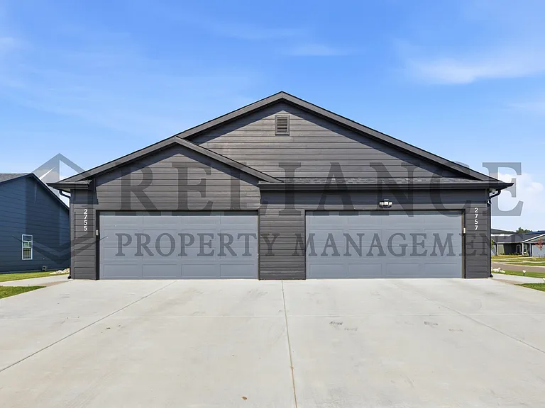 2755 S Greenleaf St — Photo 3