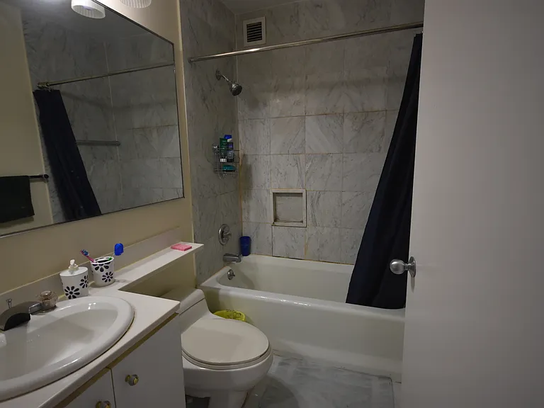 330 E 38th St #40J — Photo 8