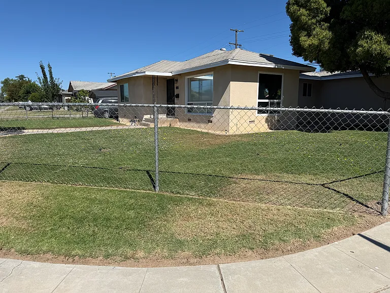 1512 W Dakota Ave — Photo 12