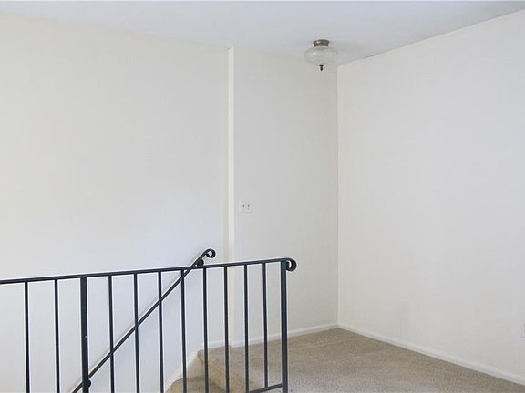 4th image of 48 Falcon Ln E
