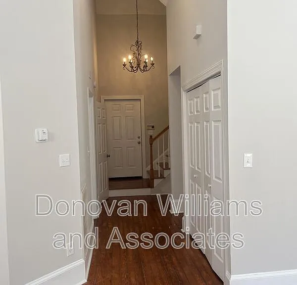 135 E Wilson Ave #E — Photo 8