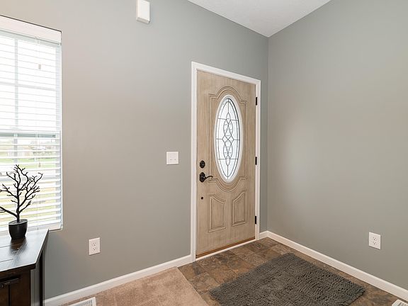 4th image of 593 Oak Meadow Dr