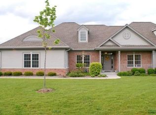 7740 W Kings Crossing Way, Mequon, WI 53092
