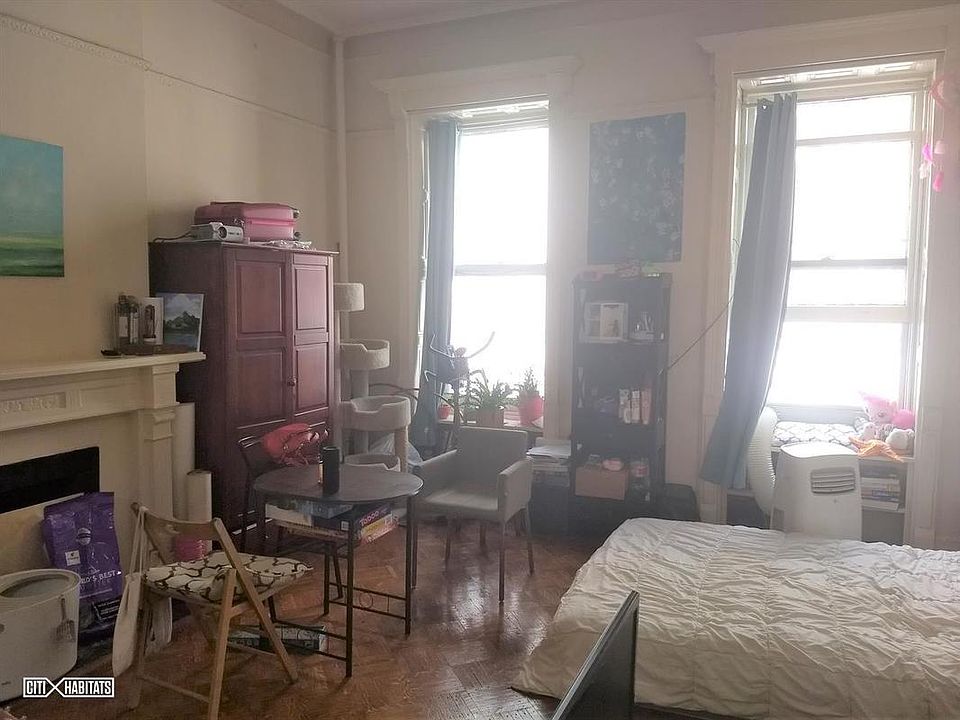 2nd image of 132 W 73rd St APT 3F