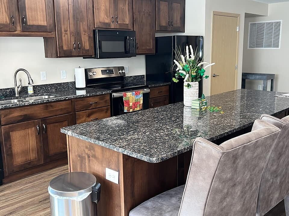 1205 6th St SE 301, Dyersville, IA 52040 Zillow