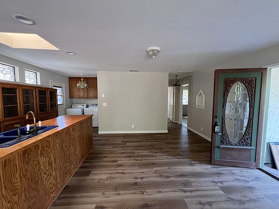 3rd image of 370 Stanford Ave
