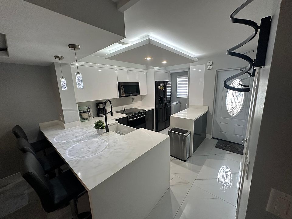 1st image of 5633 W 17th Ave #702