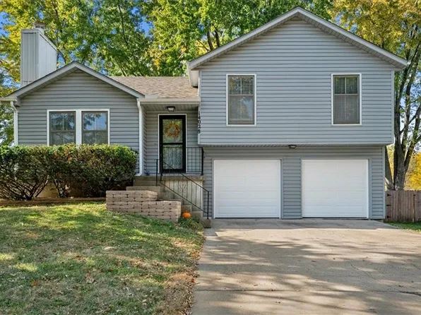 14028 S Summertree Ln, Olathe, KS 66062
