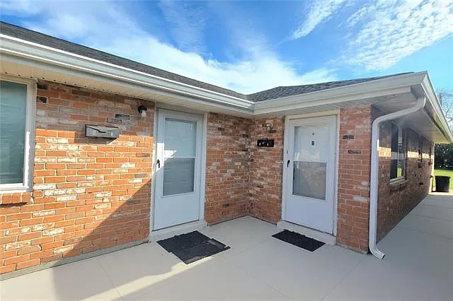 3 bed, 2.0 bath, 1052 sqft, $1,800 — Photo 1