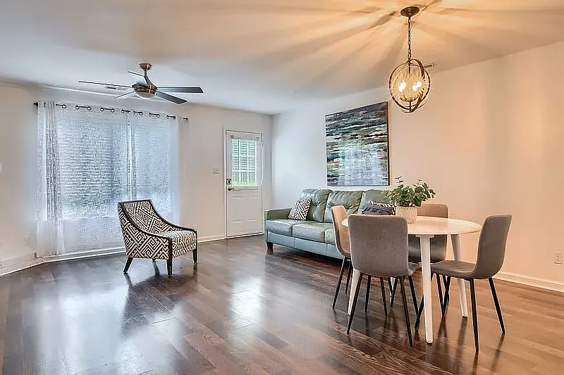2 bed, 2.5 bath, 1336 sqft, $1,650 — Photo 3