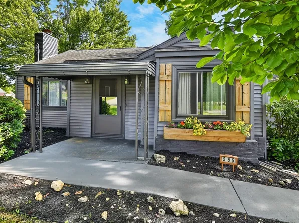 555 Secrist Ln, Girard, OH 44420