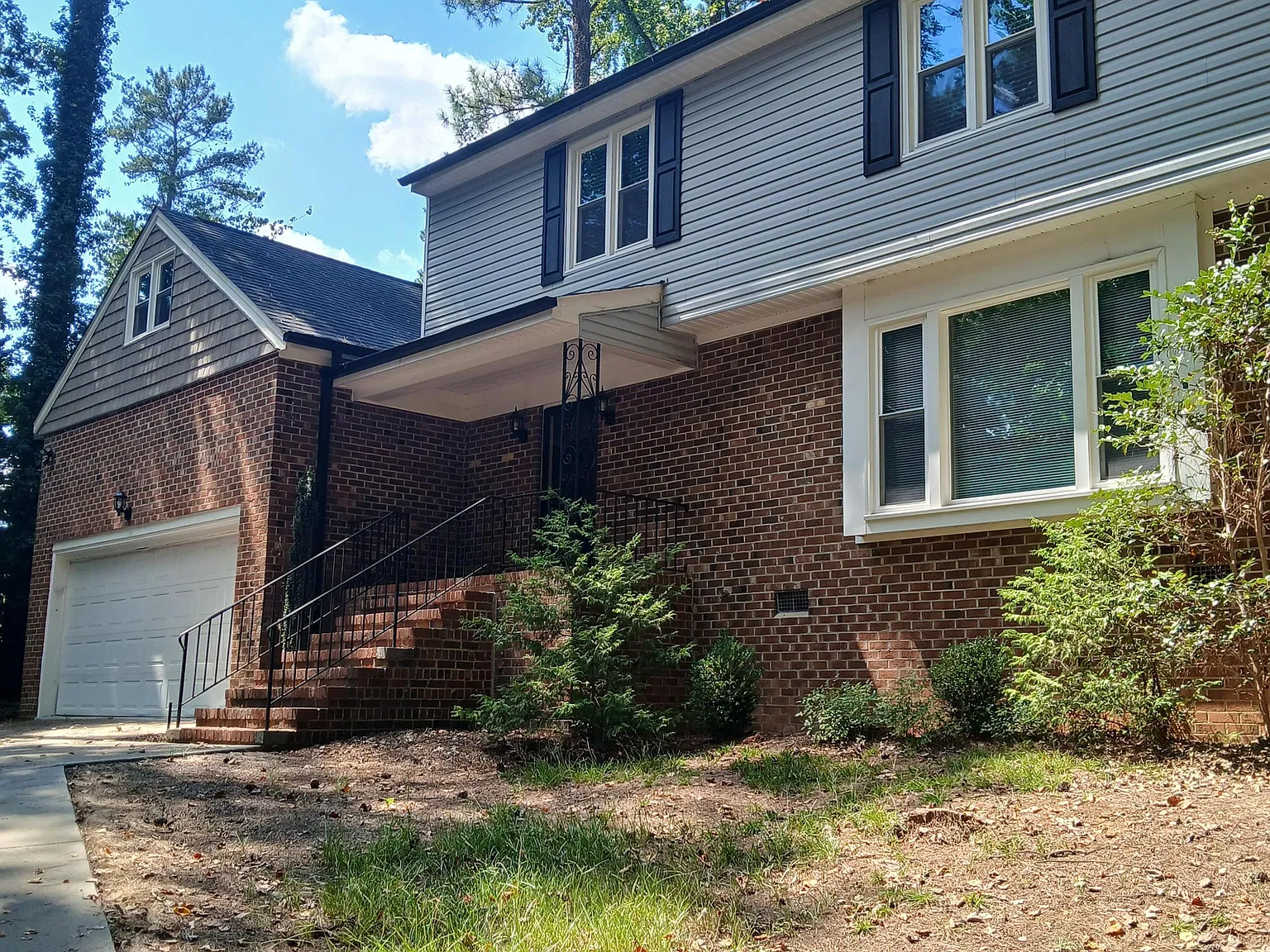 4 bed, 2.5 bath, 2900 sqft, $2,800 — Photo 2