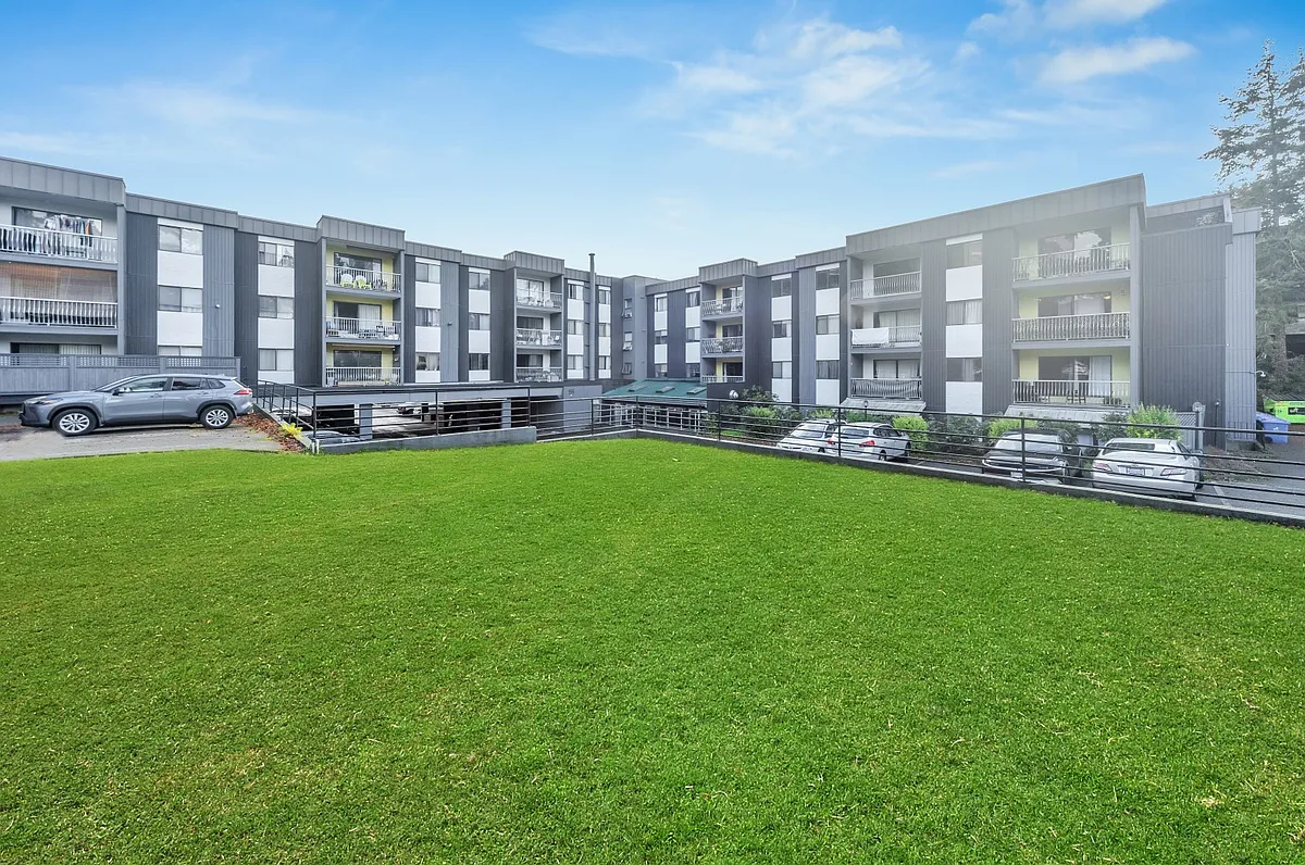 4026 Quadra Apartments — Photo 4