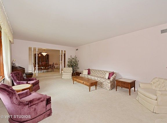 5th image of 16 Windsor Dr
