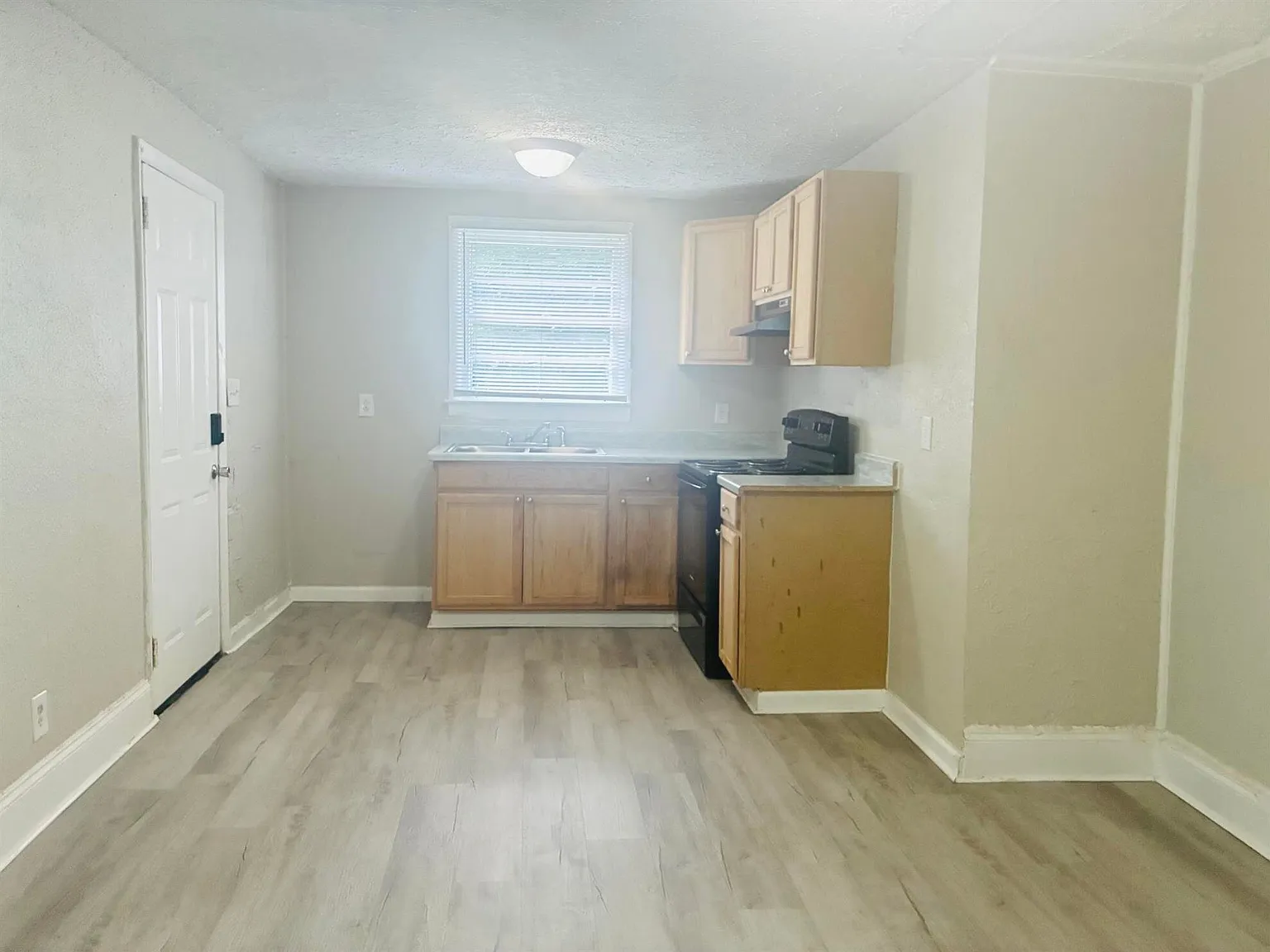 1204 Asheboro St — Photo 4