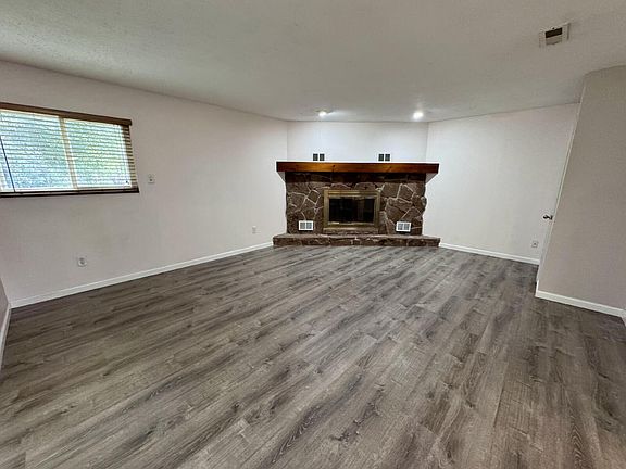 3rd image of 3031 S Flamingo Way