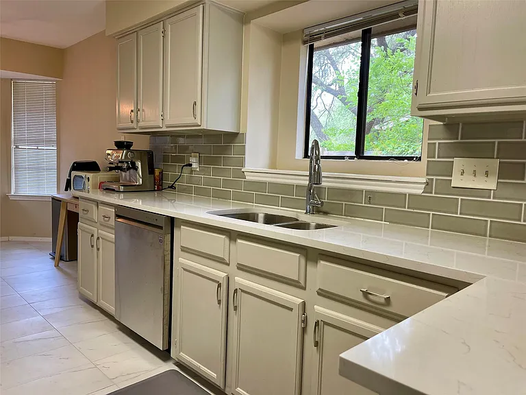 8905 Bridgewood Trl — Photo 11