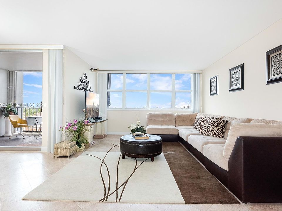 Very nice and easy to maintain Vinyl floors. Impact windows 