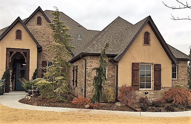Beautiful curb appeal!
