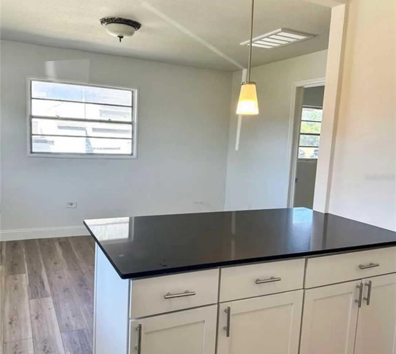 422 E St — Photo 3
