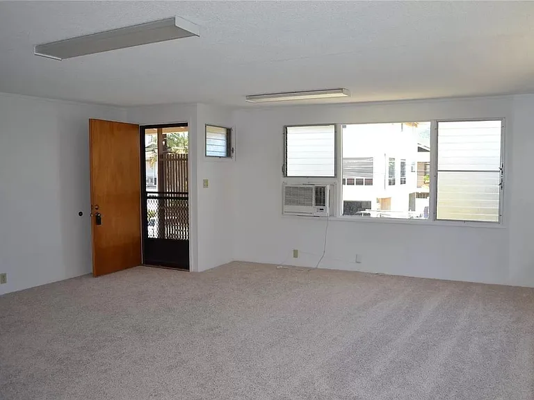 1749 Lime St #E — Photo 3
