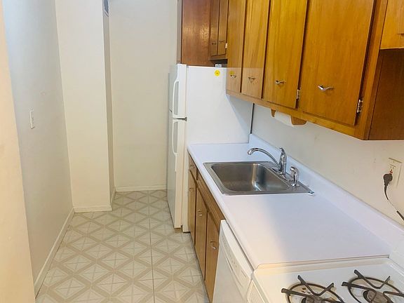3rd image of 225 Saint Pauls Ave APT 12B