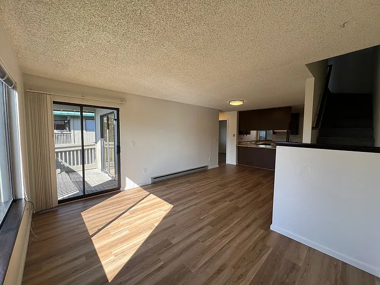 2111 Knox Ave #6 — Photo 8
