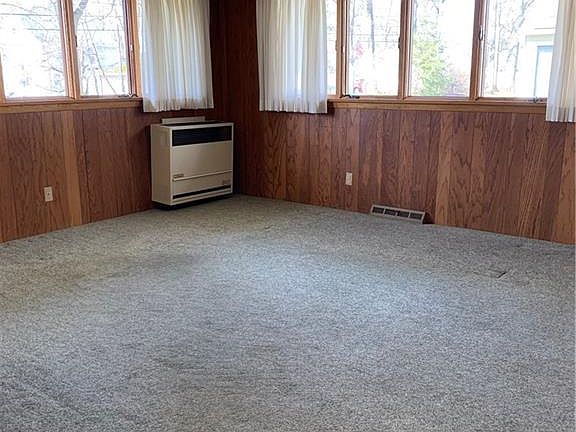 5th image of 1398 Henning Dr