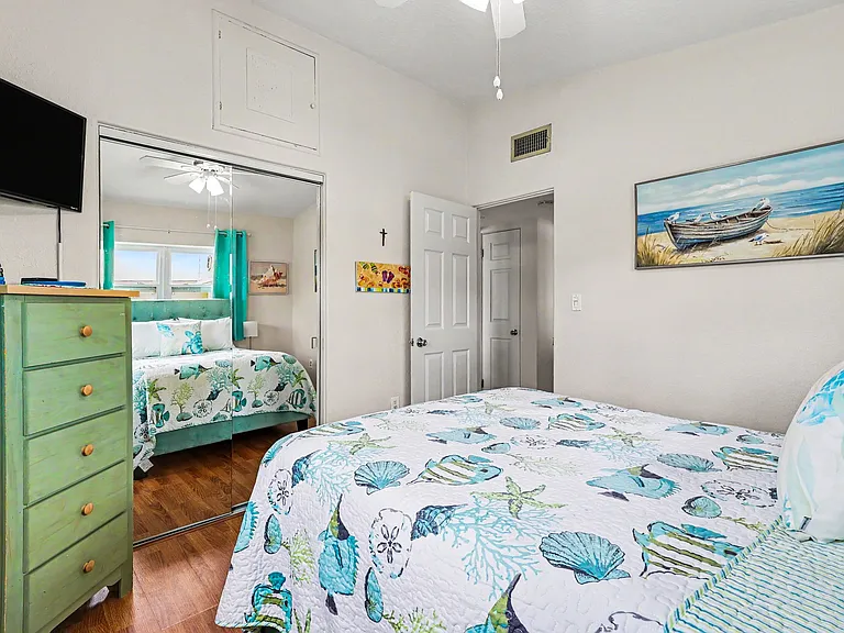 310 Madison Ave — Photo 23