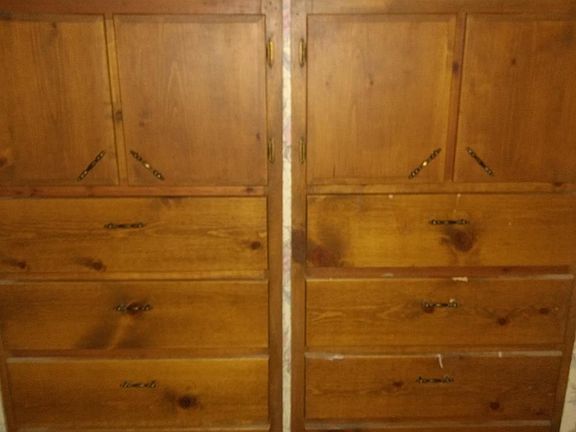 Built in dresser in up stairs bedroom 