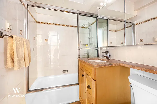 Sold by Warburg | media 9