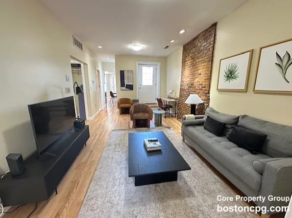 196 Salem St #5, Boston, MA 02113