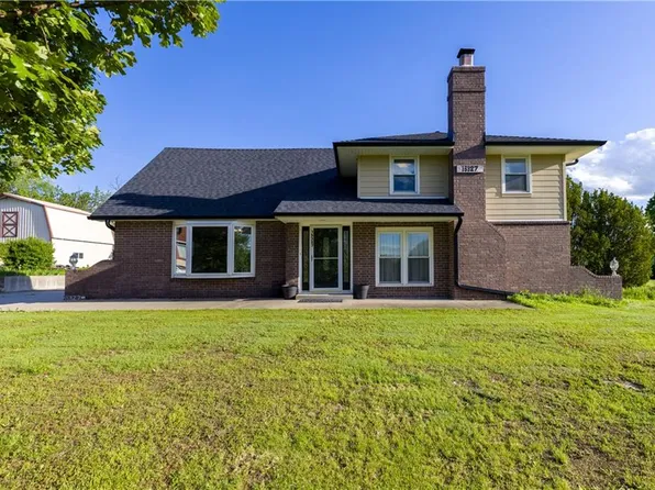 15327 Chestnut St, Basehor, KS 66007