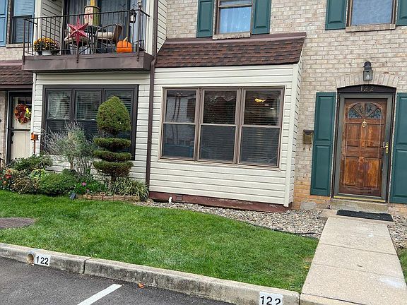 4th image of 122 Center Ct