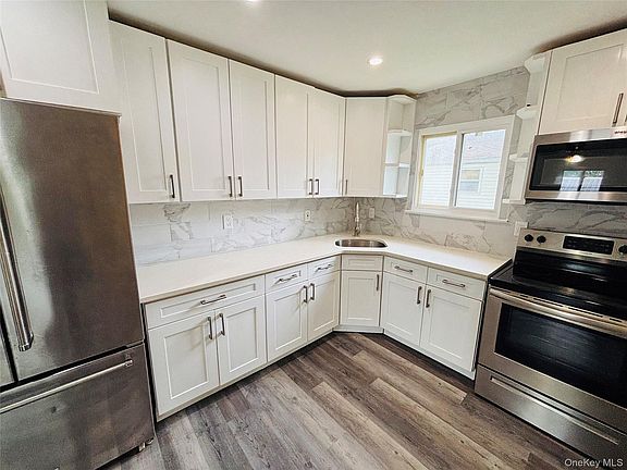 3rd image of 537 Lakeway Drive