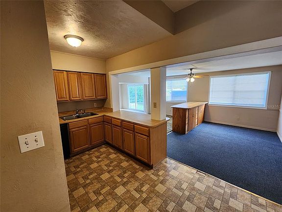 5th image of 131 Carolyn Dr