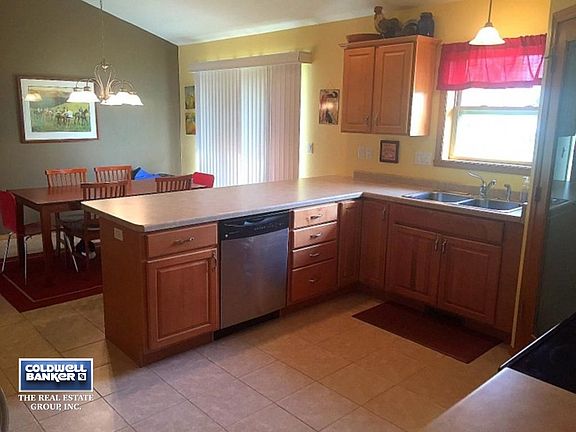 Breakfast bar/informal dining