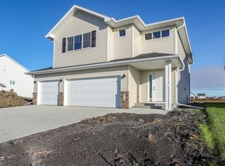 1114 Marlys Dr W, West Fargo, ND