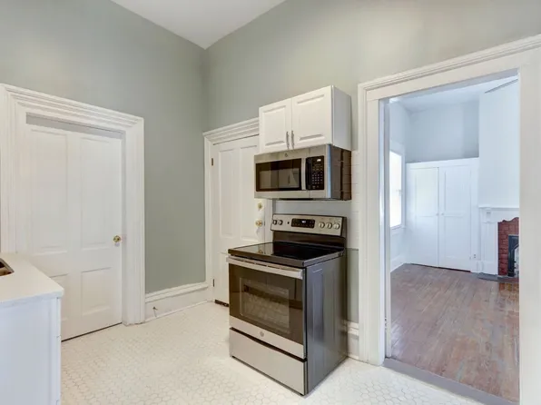 218 E Henry St #A, Savannah, GA 31401