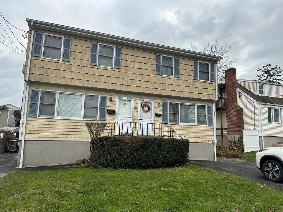 124 Stuart Ave #B