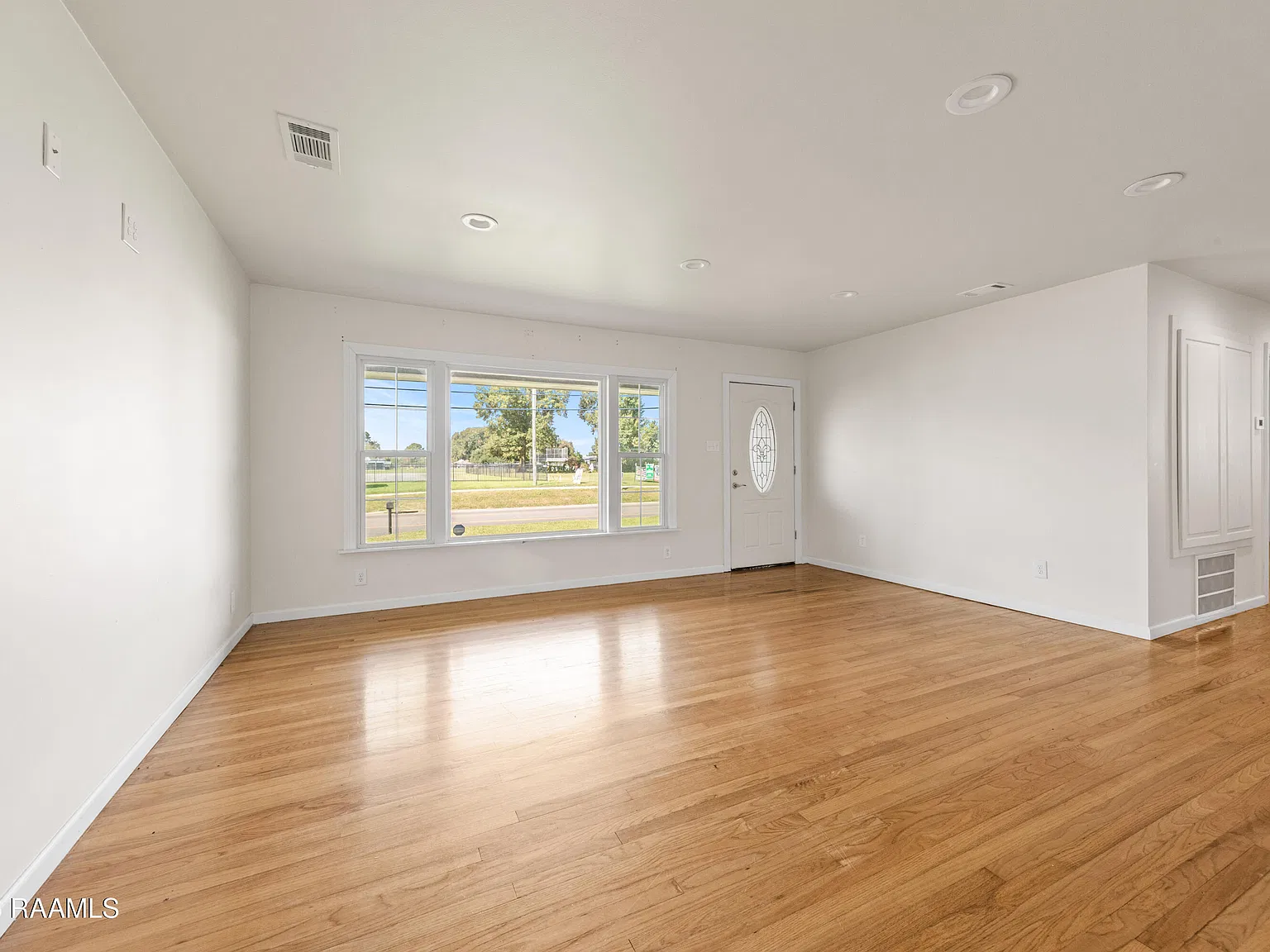 2 bed, 1377 sqft, $1,200 — Photo 3