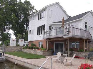 1146 Lakeside Dr, Howell, MI 48843