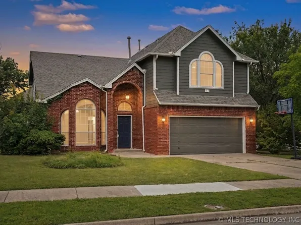 201 N Magnolia Ct, Broken Arrow, OK 74012
