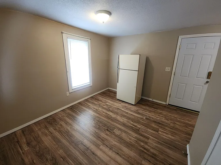 27 Fairview Ave #27B — Photo 2